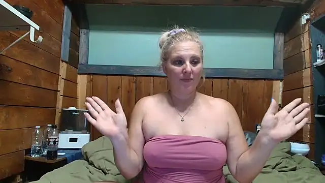 lisaxlovexxx online show from June 22, 2026, 3:36 am