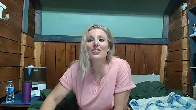 Snapshot of lisaxlovexxx chatting on March 2, 2026, 12:00 am lisaxlovexxx online show from March 2, 2026, 12:00 am