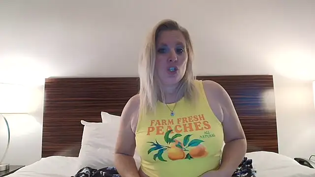 Snapshot of lisaxlovexxx chatting on March 12, 2026, 2:17 am lisaxlovexxx online show from March 12, 2026, 2:17 am