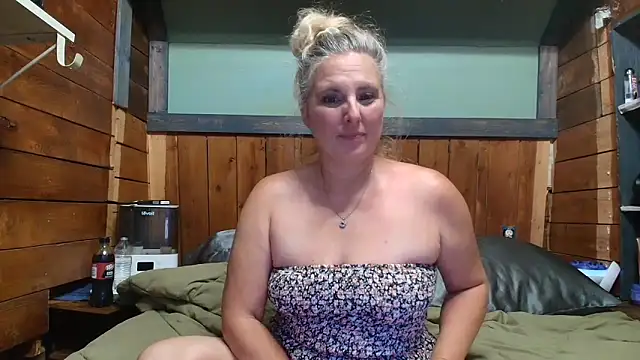 Snapshot of lisaxlovexxx chatting on June 16, 2026, 2:11 am lisaxlovexxx online show from June 16, 2026, 2:11 am