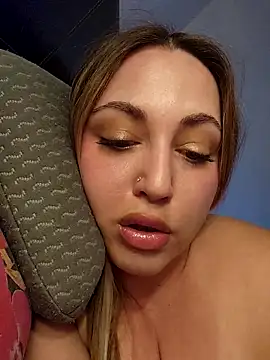 sofiabichota online show from December 16, 2025, 4:22 pm