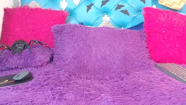 SARAWILLS online show from October 18, 2025, 2:41 pm