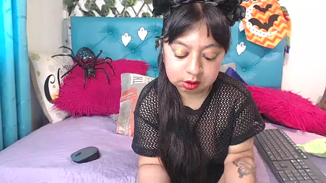 SARAWILLS online show from October 11, 2025, 2:07 pm