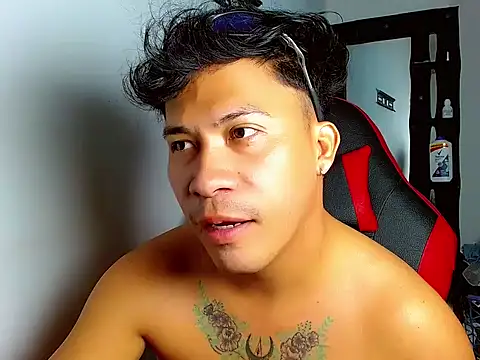 boyhot23x online show from April 23, 2026, 5:36 pm