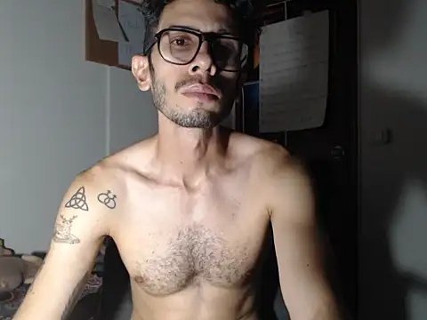 alisterxxx online show from July 9, 2026, 2:45 am