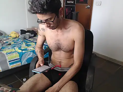 alisterxxx online show from August 3, 2026, 6:47 pm