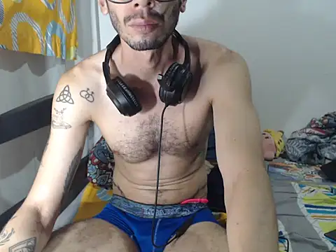 alisterxxx online show from July 26, 2026, 2:40 am