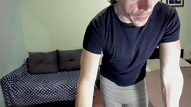 Marrymepls online show from May 5, 2026, 4:32 pm
