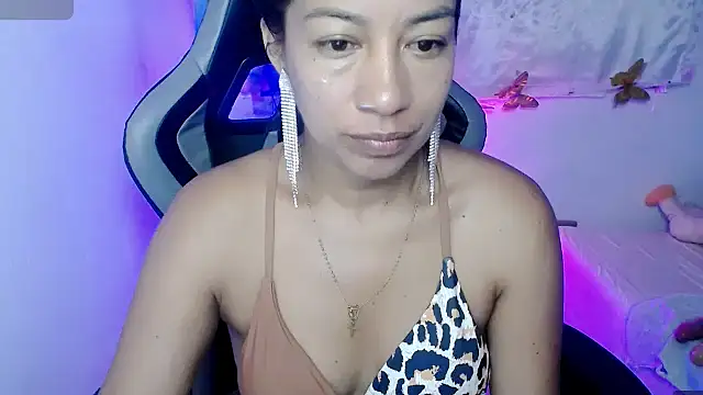 ninatiny online show from November 2, 2025, 9:47 am