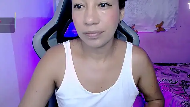 ninatiny online show from October 17, 2025, 10:29 am