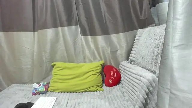 jessystarr online show from November 24, 2025, 7:36 pm