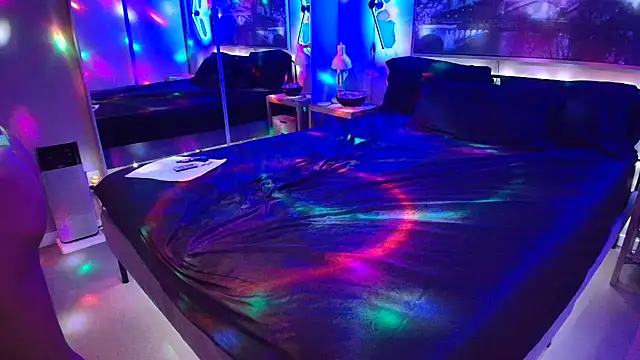 MikyFoxx online show from March 4, 2026, 5:48 am