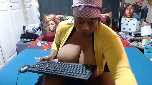 BUSTYDEE online show from May 12, 2026, 12:22 pm