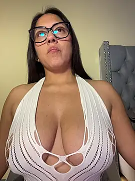 KIARAPRETTY online show from July 19, 2026, 3:37 am