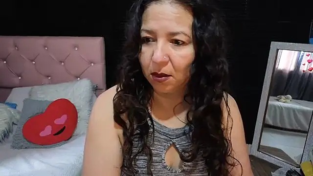 Snapshot of katifoxx chatting on August 6, 2026, 3:18 pm katifoxx online show from August 6, 2026, 3:18 pm