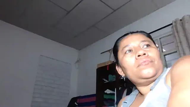 adrixxx38 online show from November 28, 2025, 9:37 pm