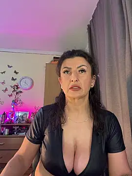 Hotangel75 online show from May 17, 2026, 5:07 am