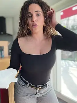 Clara-xoxo online show from March 12, 2026, 9:02 am