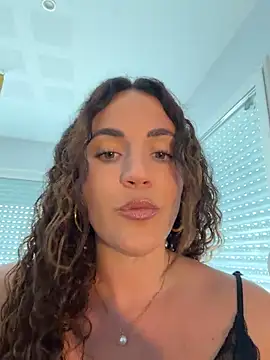 Clara-xoxo online show from June 16, 2026, 1:00 pm