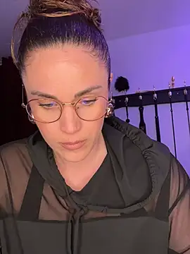 Clara-xoxo online show from March 4, 2025, 8:27 pm