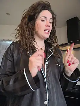 Clara-xoxo online show from February 19, 2026, 9:28 am