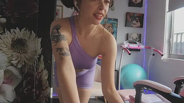 Snapshot of makiyahbelle chatting on April 8, 2026, 2:57 am makiyahbelle online show from April 8, 2026, 2:57 am