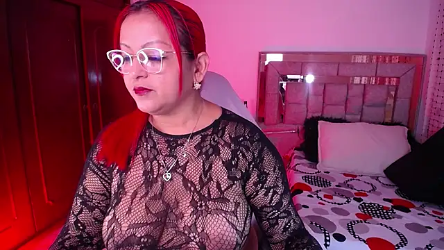 salomecastro  online show from May 12, 2026, 3:14 am