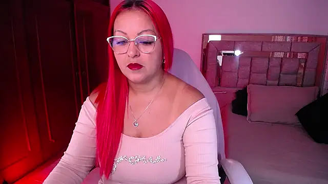 salomecastro  online show from May 18, 2026, 10:47 pm