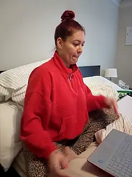 HollyTattoo online show from February 12, 2026, 3:01 pm