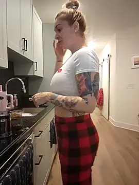 HollyTattoo online show from January 24, 2025, 1:25 pm