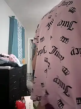 HollyTattoo online show from December 22, 2024, 12:27 pm