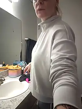 HollyTattoo online show from January 22, 2025, 2:24 pm