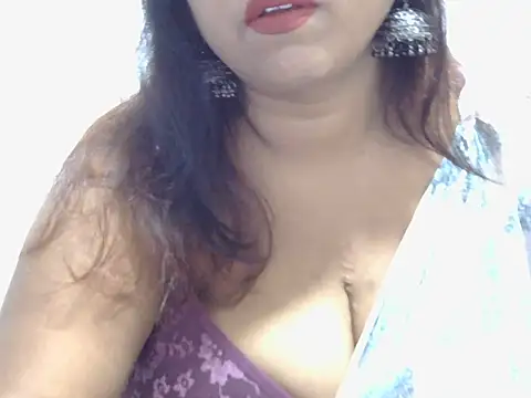 Snapshot of ROSEE_MERRYYYY chatting on June 8, 2026, 1:55 pm ROSEE MERRYYYY online show from June 8, 2026, 1:55 pm