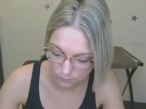 Snapshot of alixfeeling chatting on January 9, 2025, 5:33 pm alixfeeling online show from January 9, 2025, 5:33 pm