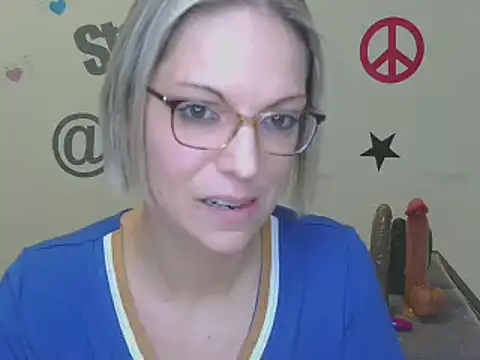 Snapshot of alixfeeling chatting on January 21, 2025, 5:51 pm alixfeeling online show from January 21, 2025, 5:51 pm