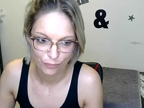 Snapshot of alixfeeling chatting on December 6, 2024, 5:06 pm alixfeeling online show from December 6, 2024, 5:06 pm