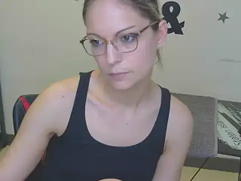 Snapshot of alixfeeling chatting on December 30, 2024, 3:56 pm alixfeeling online show from December 30, 2024, 3:56 pm