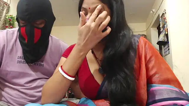 Elina Raj online show from February 26, 2025, 5:42 pm