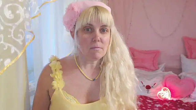 SunnySylvia online show from February 2, 2025, 2:24 pm