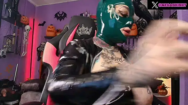 Snapshot of fetishkinkymeganx chatting on October 7, 2025, 5:03 pm fetishkinkymeganx online show from October 7, 2025, 5:03 pm