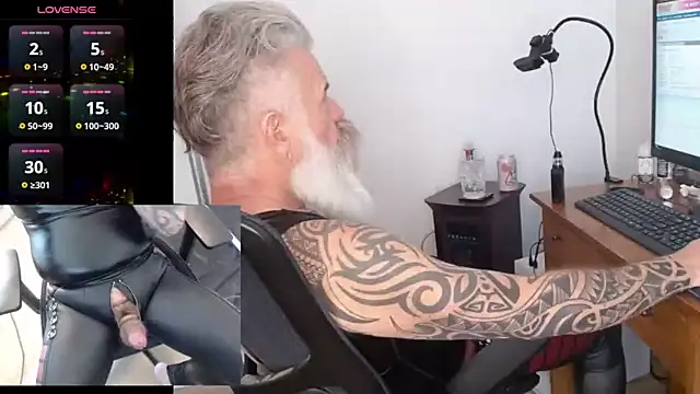 Snapshot of njdbear chatting on February 18, 2025, 8:36 pm njdbear online show from February 18, 2025, 8:36 pm