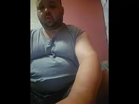 Strongbutgentle36 online show from May 25, 2026, 6:01 am