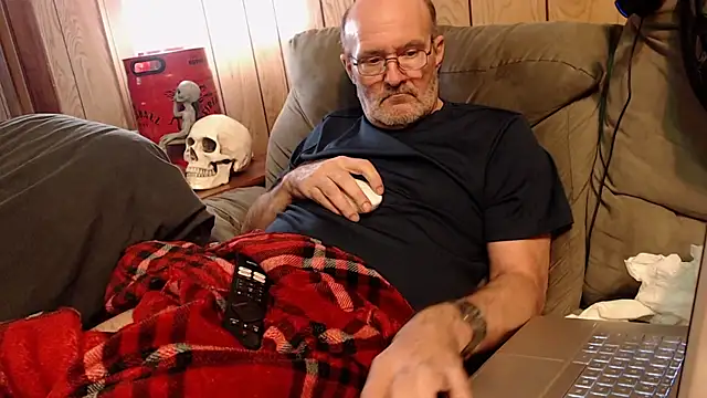 snickers1 online show from November 1, 2025, 1:38 pm