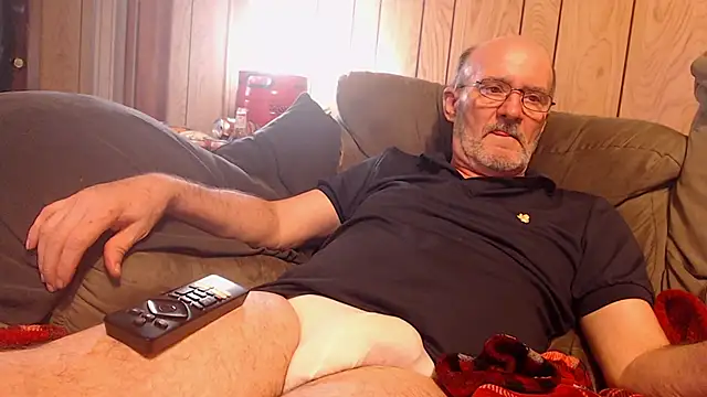 Snapshot of snickers1 chatting on June 17, 2026, 1:32 pm snickers1 online show from June 17, 2026, 1:32 pm