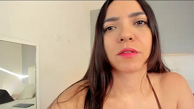 NataliaBuiles online show from June 20, 2026, 12:32 pm
