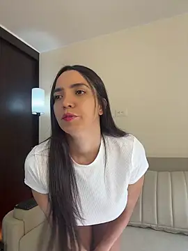 NataliaBuiles online show from July 28, 2026, 2:57 pm