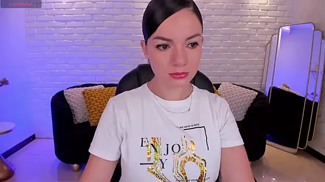 MorganHicks online show from September 14, 2025, 5:46 pm