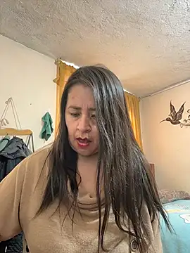 latinfemale online show from April 22, 2026, 8:26 pm