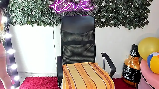 Snapshot of DestinyHills chatting on June 23, 2026, 12:03 pm DestinyHills online show from June 23, 2026, 12:03 pm