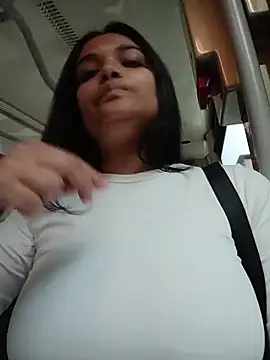 Snapshot of _Estrellita_ chatting on June 2, 2026, 8:20 pm Estrellita online show from June 2, 2026, 8:20 pm
